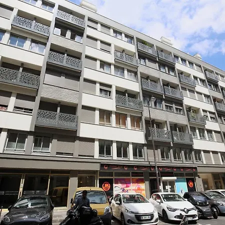 Studio Rue De Ponthieu * Paris